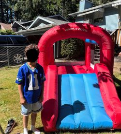 Radio Flyer Backyard Bouncer Jr. Outdoor Bounce House