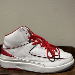 Air Jordan Retro 2s Size 9.5m  89$