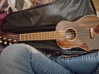 FENDER EUKALALE