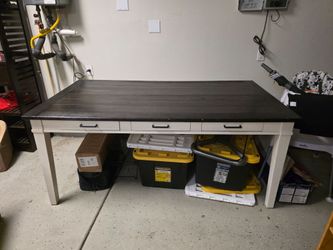 Dinning room table