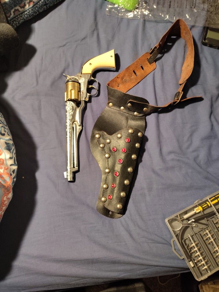 Vintage Toy Humbley Cap Gun And Holster 
