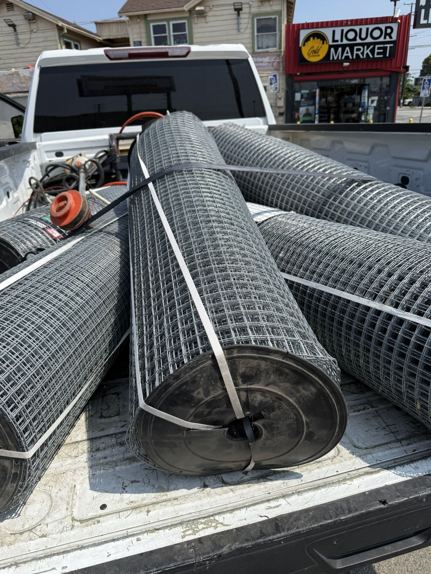 Chicken Wire 4 Feet Tall 100 Foot Long 1“ X 1“ Opening 16 gauge