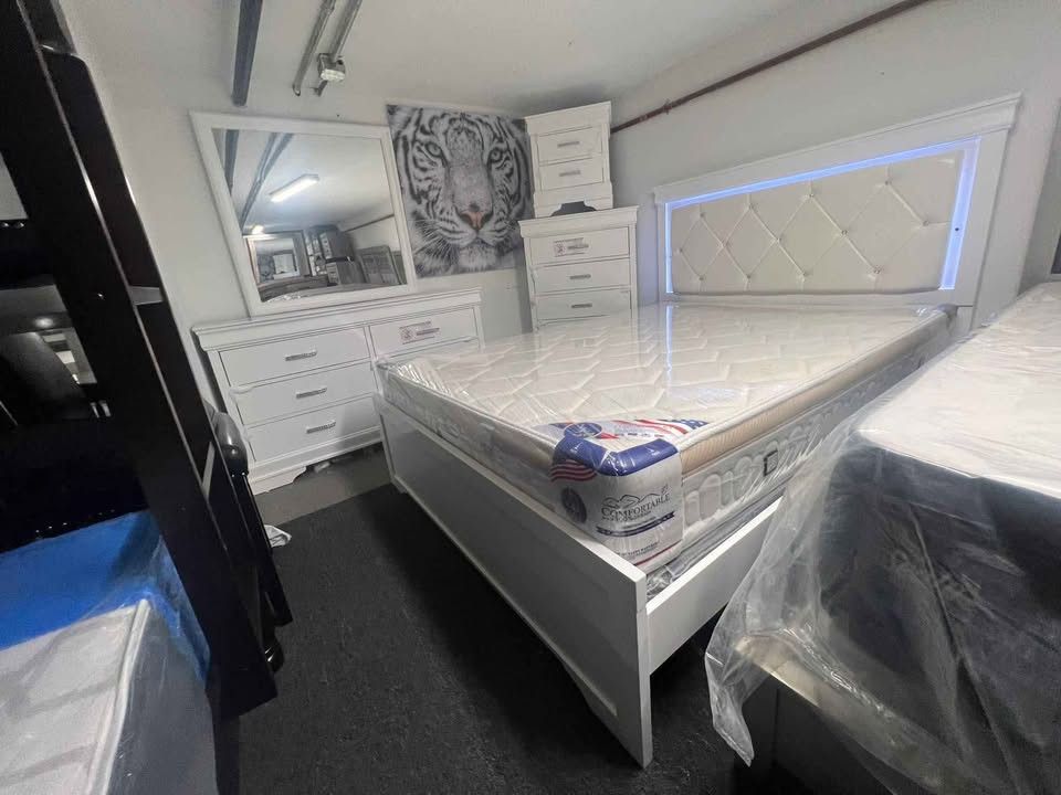 Premium Quality~Brand New Queen Size Bed With Mattress Available With Free Delivery 🚚