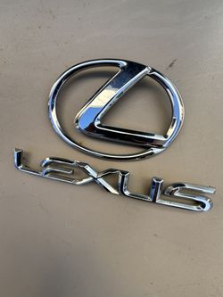 Lexus Emblem Rear