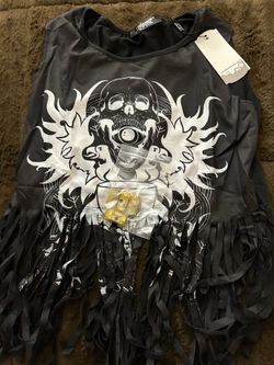 Black short sleeve skull crop top