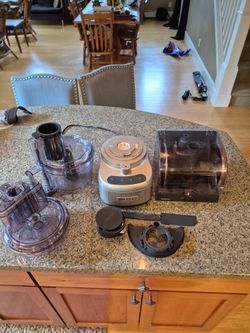 Cuisinart Elemental 13-Cup Food Processor w / Lots of Attachments!