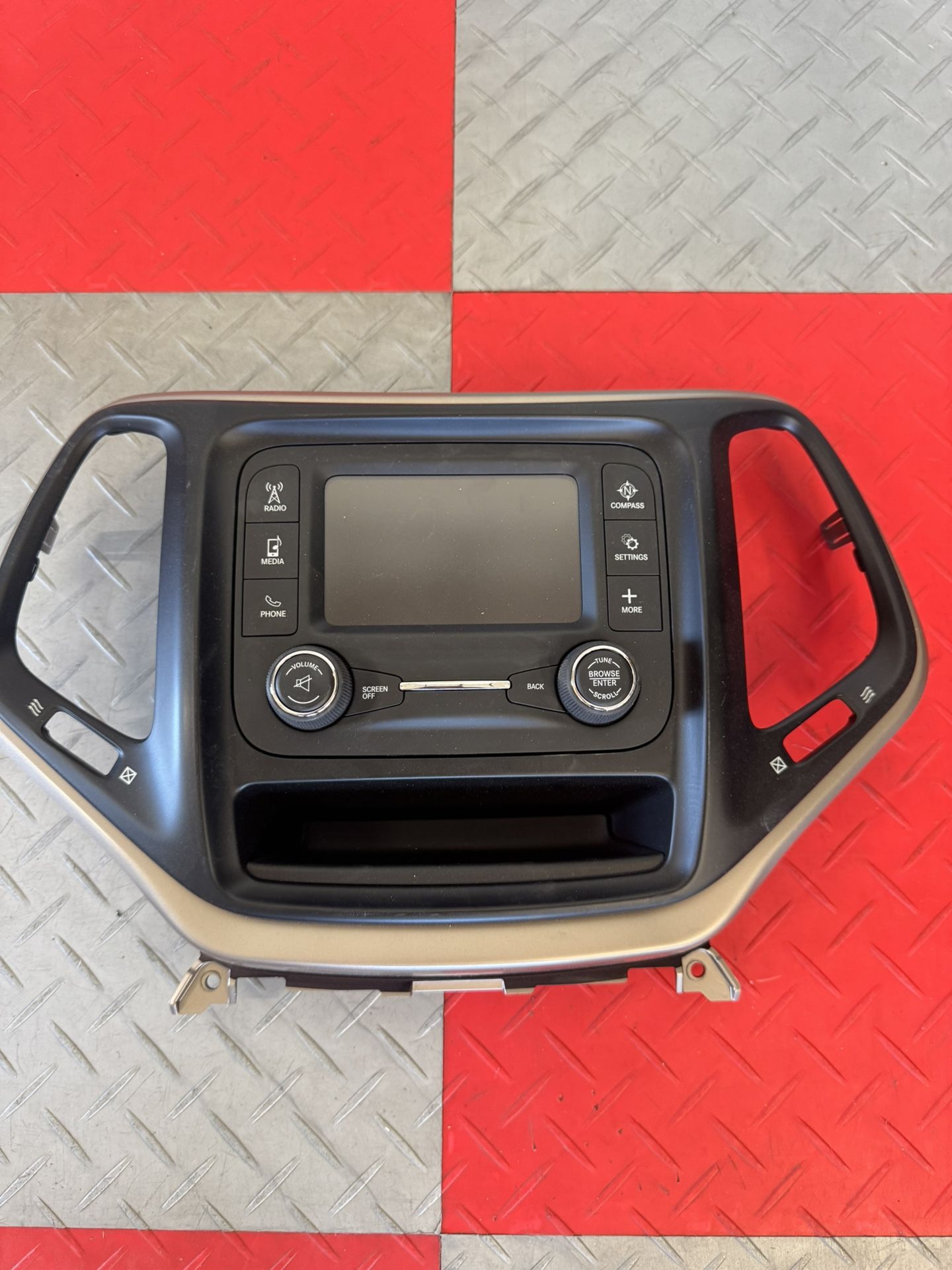 Jeep Cherokee Sport Factory Radio