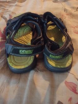 Khombu Boys Sandals Sz1 Youth Asking $8