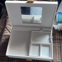Jewelry box