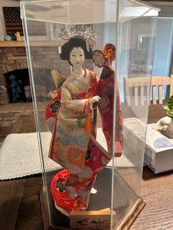 Japanese Geisha Doll in Glass Display Case