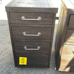 File cabinets 1168971