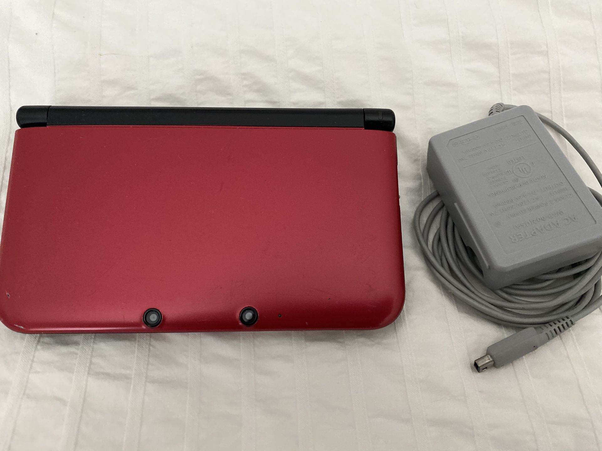 Nintendo 3DS XL red