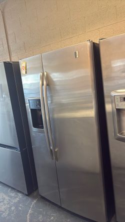 Nice GE side by side refrigerator
