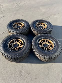 18” Toyota Tundra Land Cruiser Method MR312 Wheels 18x9 and 34” BFG KO2 Tires 5x150