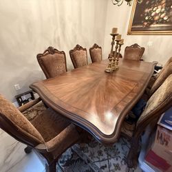 Havertys furniture Elegant Dining table sets with 8 Chairs $630.