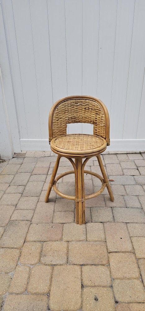 Short Swival Stool