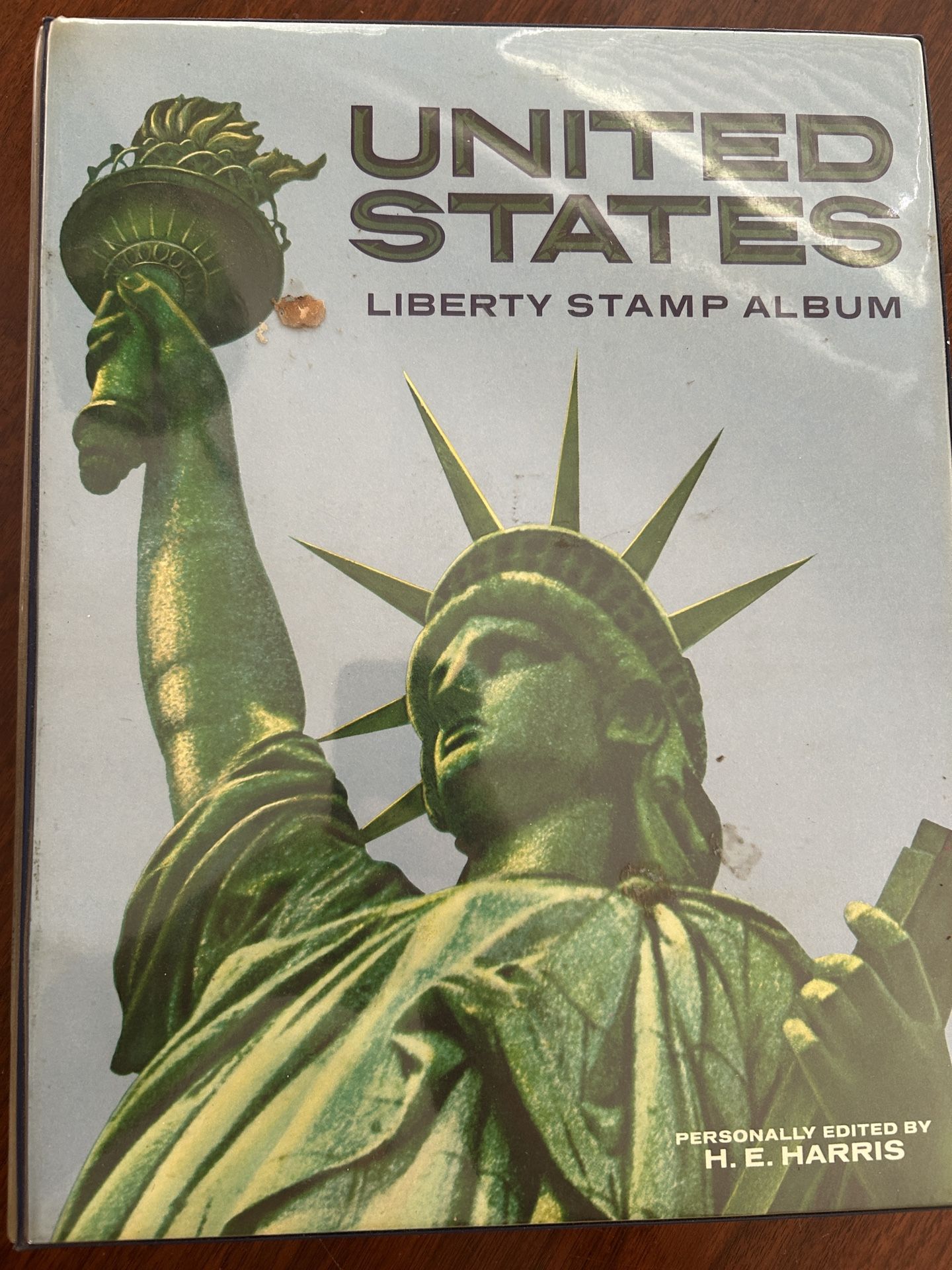 Stamp collection over 50 pages of US stamps from early 1900 to 1973 in liberty stamp album copyright 1972
