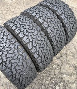 275 65 18 Bfgoodrich ko2 tires Con 80% de Vida Las 4