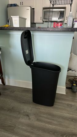 FREE 13 gallon Hefty trash bin clean disinfected