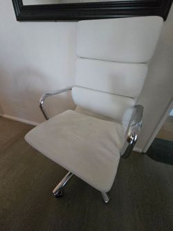 Pretty white office chair