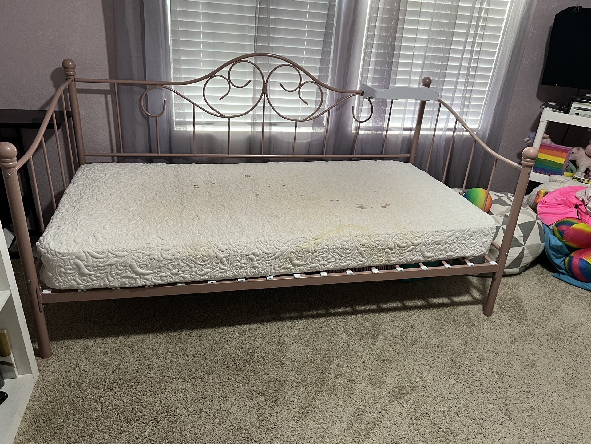 Pink Twin Metal Daybed With Mattress