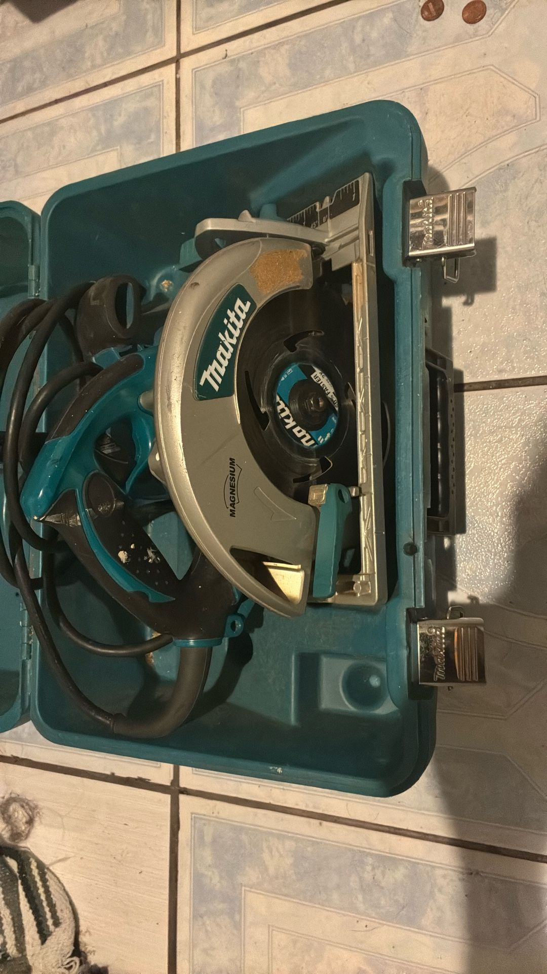 Makita Handsaw chainsaw