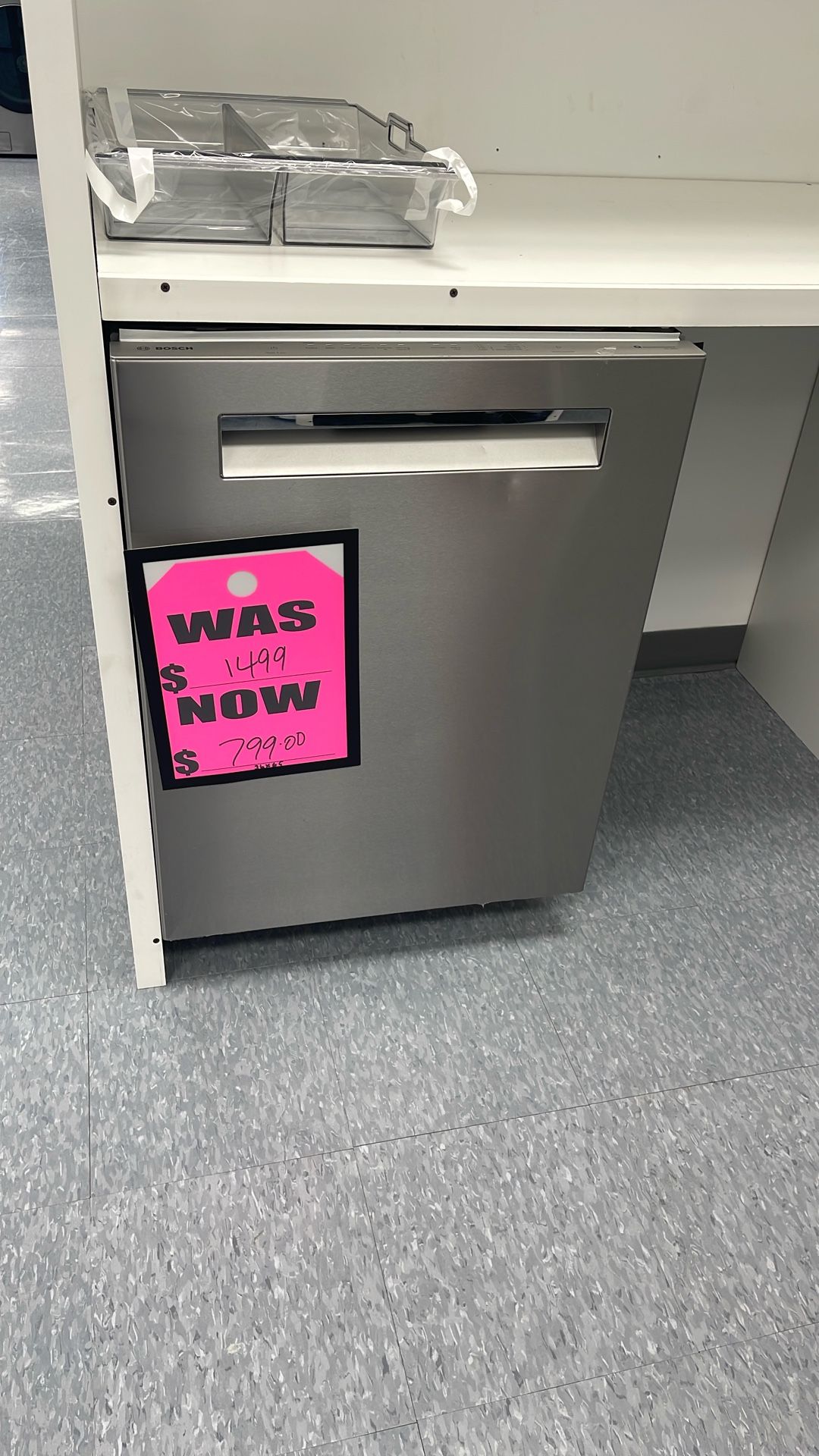 New Scratch And Dent Bosch 500 Series Stainless Steel Dishwasher. 1 Year Manufacturer Warranty