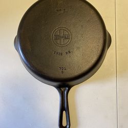 Antique Griswold cast-iron skillet #7 small logo 701B no wobble sits  flat