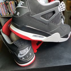 Nike Air Jordan 4 Bred