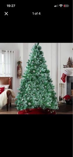 7.5 FT TALL CHRISTMAS TREE