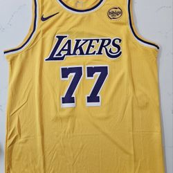 Men's Los Angeles Lakers Luka Doncic #77 (Large)