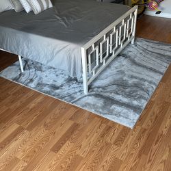 BEAUTIFUL RUG FOR SALE 5 MONTHS OLD FIRST CONE FIRST SERVE ALSO BED AND MATRESS FOR SALE VIEW MY OTHER ITEMS 