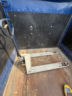 Crown pallet jack 5500 lbs