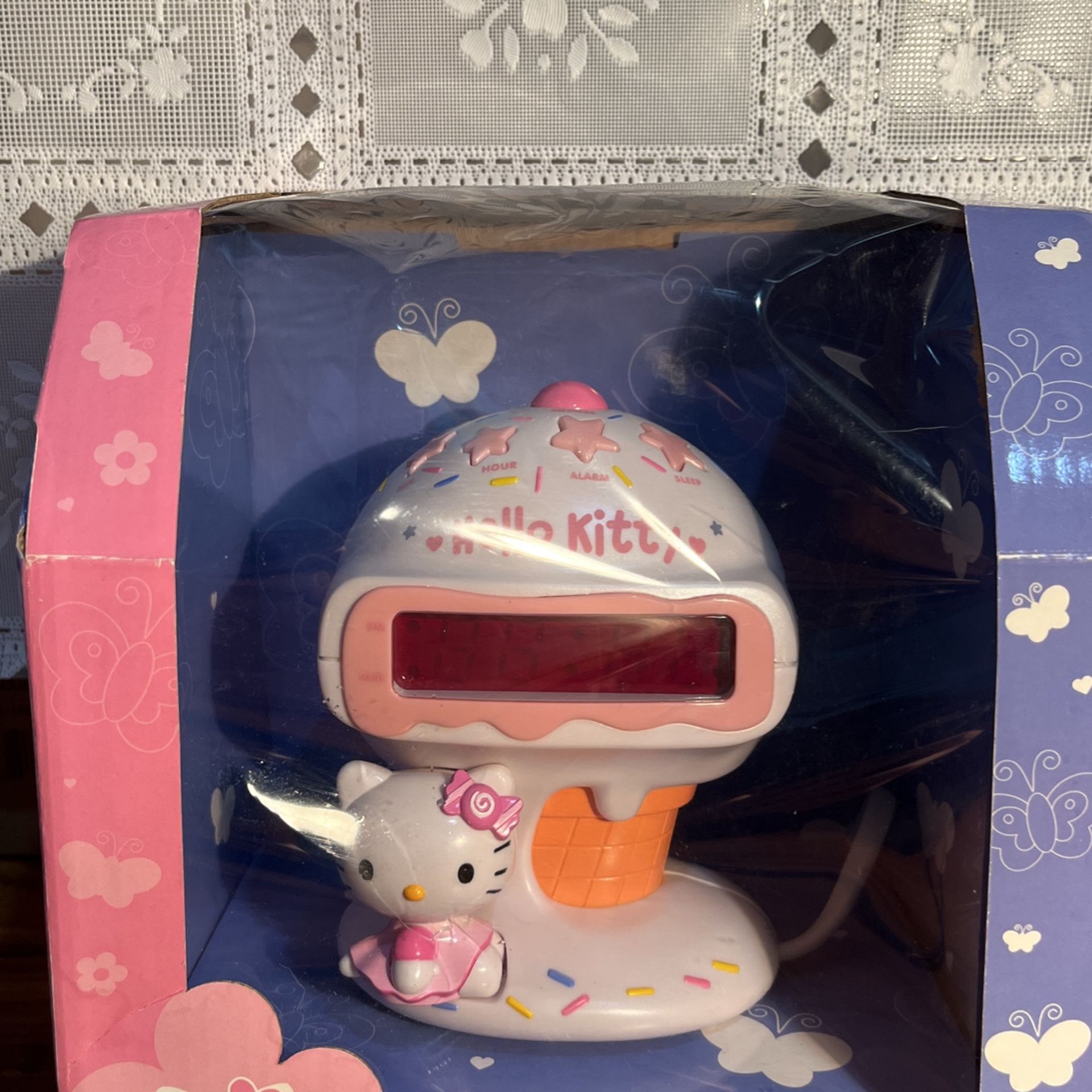 Hello Kitty Ice Cream Come Clock Radio