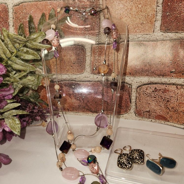 #10 RETIRATED PREMIER DESIGNS LOT OF NECKLACE, 20"INCHES IN LENGTH, AND TWO PAIR OF EARRINGS