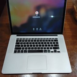 MacBook Pro 15” – i7 / 16GB / 256GB SSD
