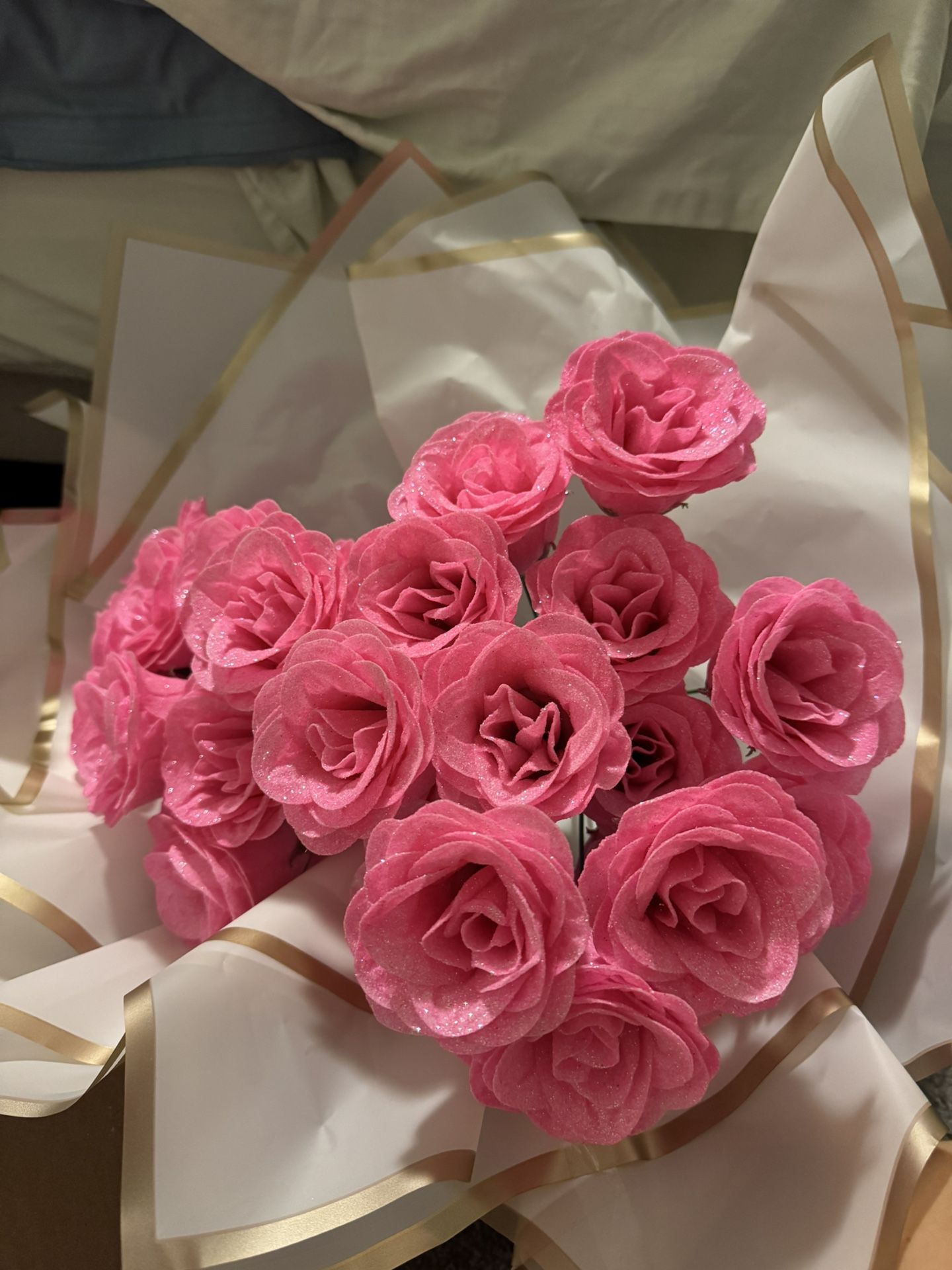 Box Of Artificial Roses In Pink With Glitter 