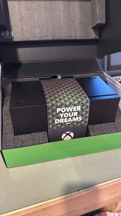 Xbox Series x 1tb complete in box with all accessories