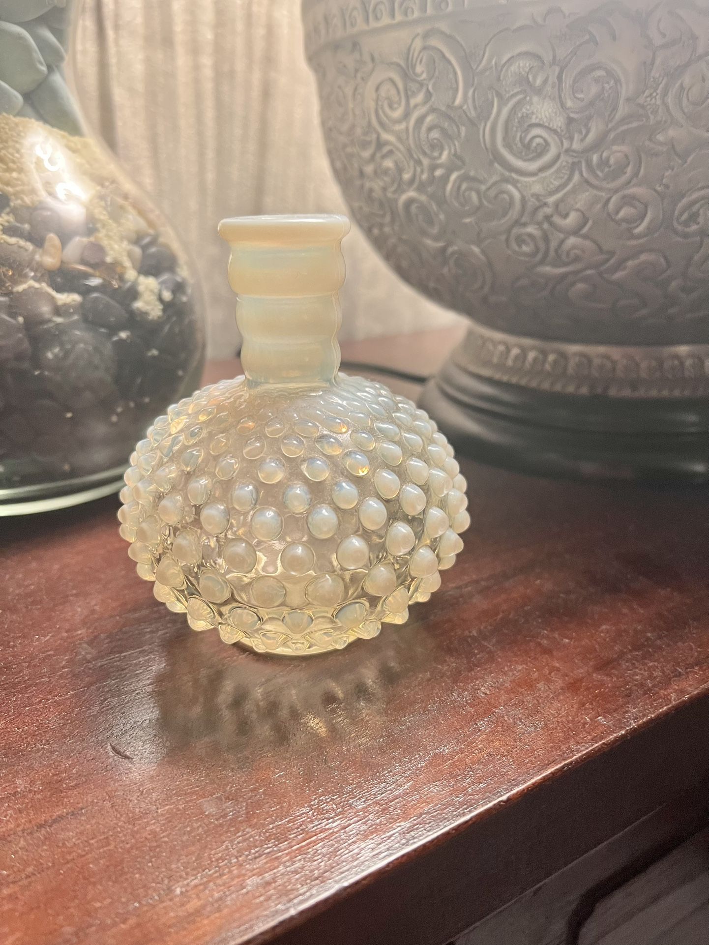 🌸 Antique Opalescent Hobnail Milk Glass Vase — Depression-Era Vanity Treasure 🌸
