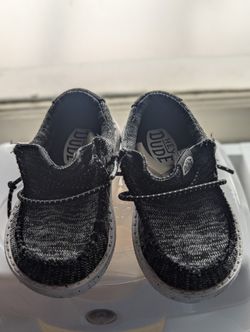 Hey dude toddler shoes size 6