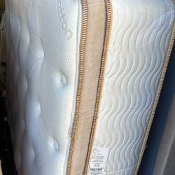 Queen Mattress And Box Spring SAATVA