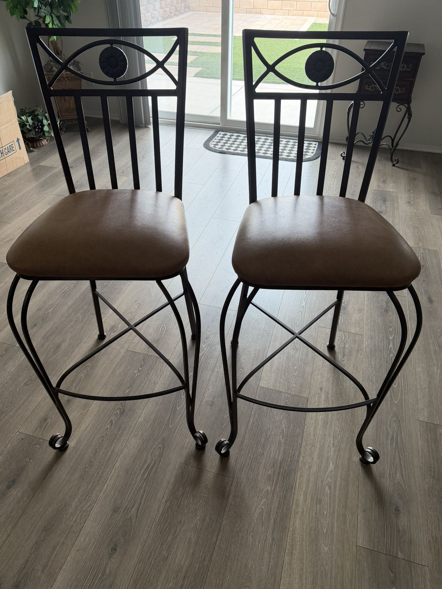 2 Barstools