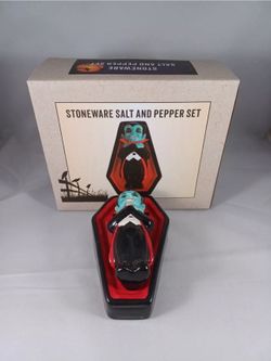 cracker barrel Vampire Salt and Pepper Set