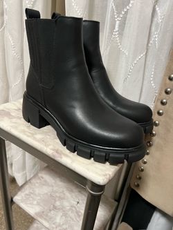 Women Boots Size 9, New 🆕 never been u