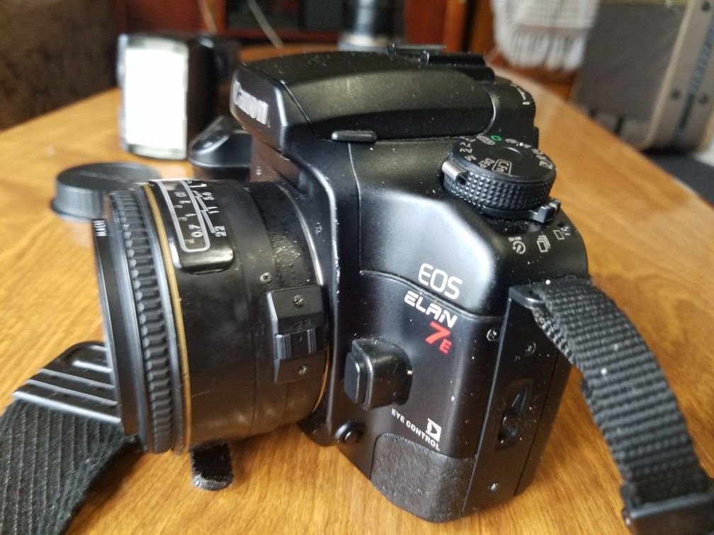 Canon Eos Elan 7E with macro lense. I also have micro zoom lens EF 28-105mm lense and speed lite 540 EZ flash.