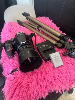Nikon D5600 DSLR Camera + Nikon 50mm f/1.8G Lens – Excellent Condition