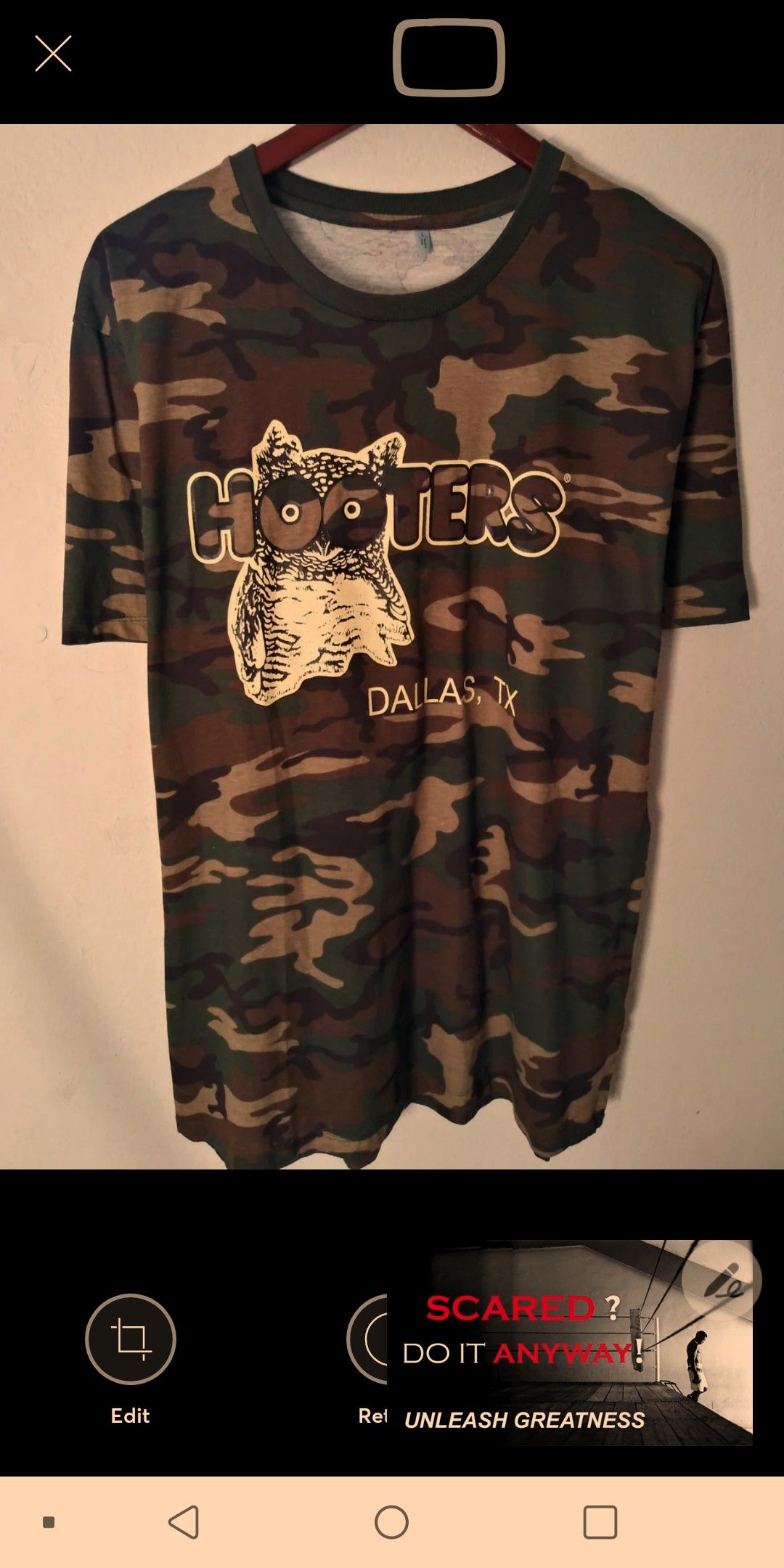 Hooters Mens Size Large Camo Shirt