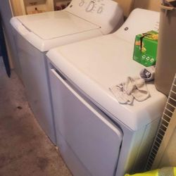 GE WASHER AND DRYER SET 