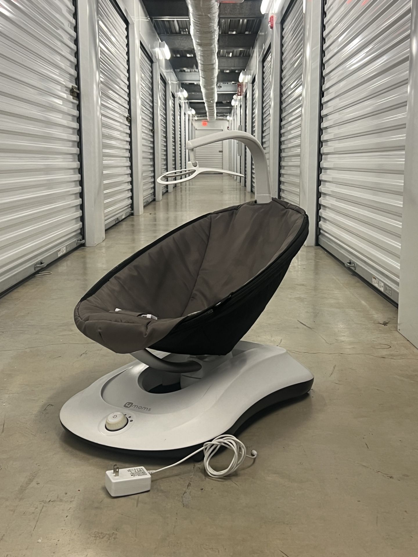 4Moms RockaRoo Infant Baby Compact Gliding Motion Swing Glider Classic Grey