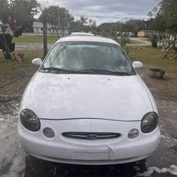 1999 Ford Taurus